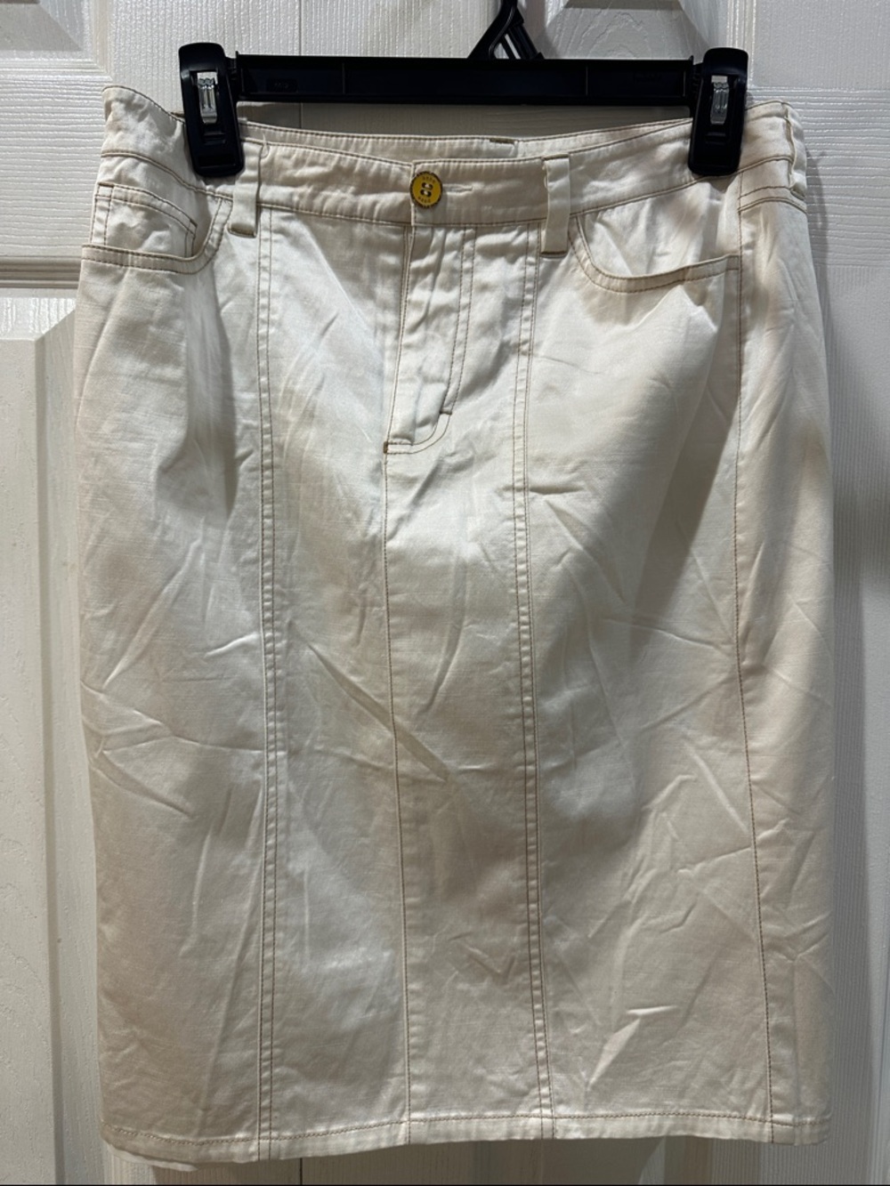 Bebe off-white skirt size 8 minimalist with pockets fabric imported from Italy